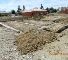 B&eacute;ton coul&eacute; pour le vide sanitaire.