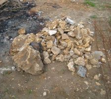 Pierres enfouies par le terrassier