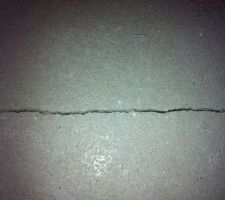 Fissures de la chape présentent sur tout changement de pièce!!!!