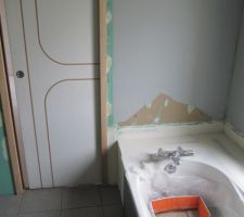 Dans la salle de bain