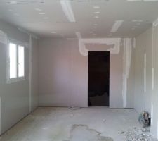 Future cuisine joint casy ok, manque porte de service
