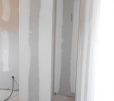 Conduit su poele &agrave; bois dans la chambre du haut
