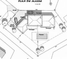 Plan de masse :  on voit que la forme de la maison est parfaitement adaptée au terrain !