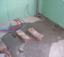 SDB &eacute;tage (eau qui traverse le placo)