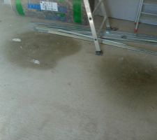 Ruissellement de l'eau de l'&eacute;tage au RDC