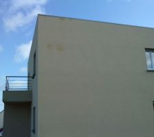 Taches d'eau sur pignon ouest qui apparaissent lorsque ça sèche!