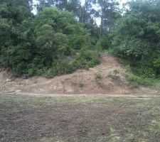 Rampe d'accès à la partie haute du terrain