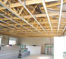 Installation des rails pour soutenir les plafonds