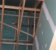 Sous l'antenne, le sol du garage est à environ 6,5m. 
De là haut, c'est impressionnant !