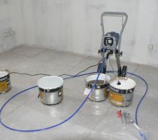 GRACO à remplacé l'ancienne machine airless, qui était en panne et probablement pas économiquement réparable, par son nouveau modèle Magnum L10.
Elle fonctionne sans problème !