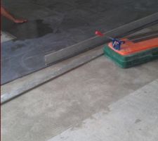 Pose du carrelage en pose droite carreaux de 45/45 en pleine masse