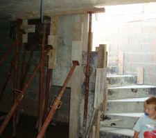 Coffrage du deuxieme escalier du sous sol