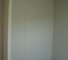 Placard int&eacute;gr&eacute; chambre 2 &agrave; l'&eacute;tage