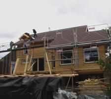 ça commence à ressembler à une maison.
bientôt ce sera à nous de prendre le relais pour les postes isolation (ouate de cellulose et laine de bois), électricité, plomberie, évacuation et lazure