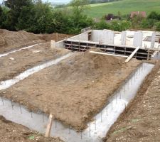 Fondation du vide sanitaire de la partie principale et piscine à gauche
