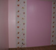 Tête de lit de la chambre de la petite