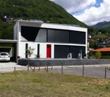 Maison en Suisse standard Minergi-P avec photovoltaïques, domotique Somfy Tahoma