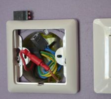 La phase des volet roulant doit pouvoir être coupée individuellement (des autres VR) pour annuler la programmation d'un unique VR. Malheureusement tous les VR ne sont pas correctement raccordés (fiche rouge : montage perso)