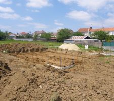 21 mai 2012 - décapage et fouilles en rigole avant de couler le béton