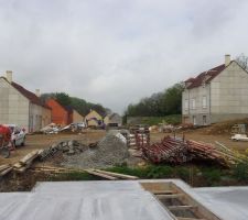 Une petite photo du lotissement face &agrave; la maison