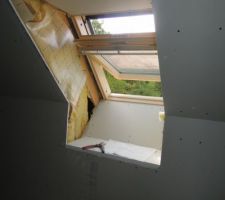 Fenêtre de toit d'une chambre