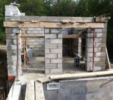 Le pool-house prend forme.