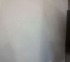 Carrelage du salon en grand format. D&eacute;sol&eacute; la photo ne refl&egrave;te pas r&eacute;ellement la qualit&eacute; du carrelage !