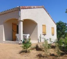 Vue depuis l'angle sud-est. 
Cela fait 1 mois que nous habitons dans la maison...