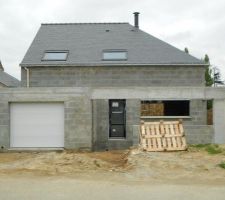 Façade Nord, il nous manque la fenêtre panoramique sur la photo car non posée (abîmée à la réception, retour à l'usine!)