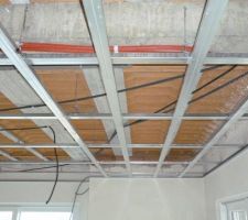 Faux plafond du RDC avec les rails posés