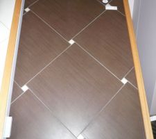 Le carrelage sol de la salle de bain