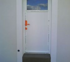 Seuil porte de service côté garage