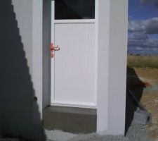 Seuil porte de service côté terrasse