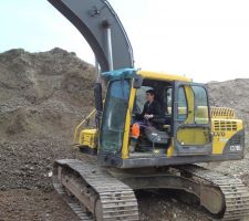 En plein chargement pour remblayer la maison