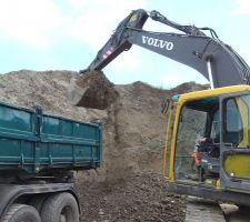Plus de deux tonnes dans un godet