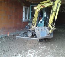 Sa égalise  avec son petit jouet
il en a manipulé ce week end des engins