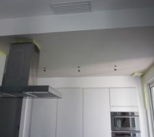 Peinture du pafond cuisine comme le mur côté ouest