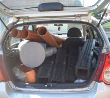 Heureusement que les femmes sont là ! meme avec ma petite voiture j'ai tout réussit à chercher  et charger !