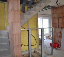 Début de conception du demi mur dans l'entrée