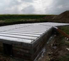 Hourdis entièrement posés, en attente du ferraillage puis coulage