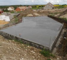 Dalle coulée, 3 semaines de séchage avant poursuite des travaux