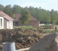 Vue de toutes les maisons en construction de notre rue...