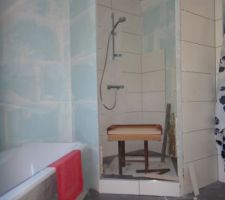 Douche 1er pose en angle, la carrelage c'est du sport !