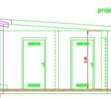 Vue de la facade latrale avec vision de le pente de la toiture.