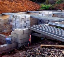 8 d&eacute;cembre 2011 ===> Pose des poutrelles et hourdis avant le coulage de la dalle de compressio