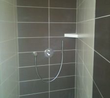 Douche entièrement installée