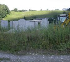 Soucis avec un voisin, suspension du permis de construire pendant un an ( AIE AIE AIE)