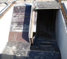 Pr&eacute;paration du coffrage pour l'escalier b&eacute;ton cave-RDC