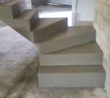 Escalier du sous-sol terminé