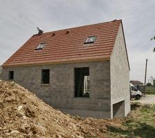 Vue arrière : 2 fenêtres de toit Roto scellées !